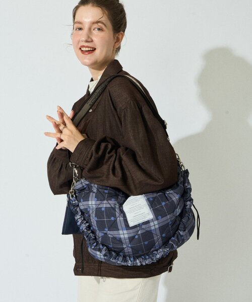 THEATRE PRODUCTS(シアタープロダクツ)の「【THEATRE PRODUCTS別注】エコバッグ付きギャザーショルダーバッグ(ショルダーバッグ・レディース・カーキ/ネイビー/ブラック・ONE SIZE)」の3枚目の写真