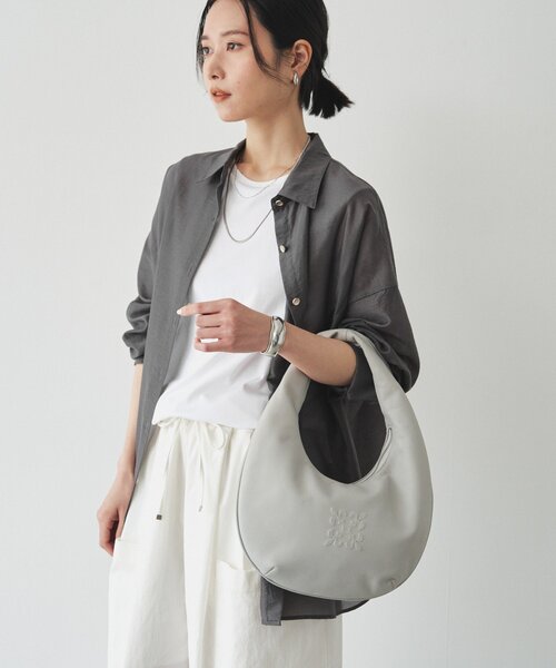 russet（ラシット）の「エンボスモノグラムサークルバッグ（トートバッグ・レディース・ブラック/ダークブラウン/ライトグレー・FREE）」の5枚目の写真