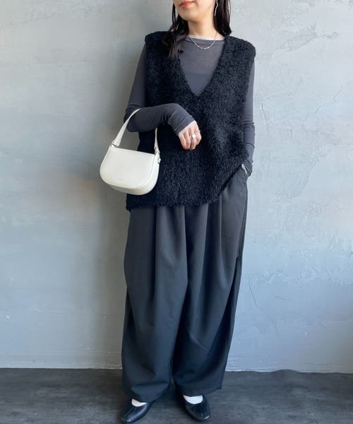 mizuiroind（ミズイロインド）の「[mizuiro ind/ミズイロインド] ヘアリーヤーン ワイドシルエットニットベスト（ベスト・レディース・ブラック/グレー・F）」の4枚目の写真