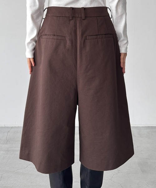 CANAL JEAN（キャナルジーン）の「HARING　チノタックハーフパンツ（その他パンツ・レディース・ブラウン・SMALL/MEDIUM）」の3枚目の写真
