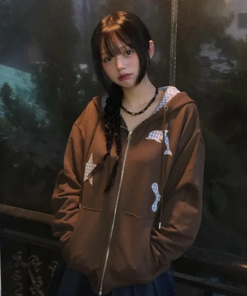 WaiKei(ワイケイ)の「◇WAIKEI◇ブランド直輸入正規品/スタードルフィンチェックアプリケフードジップアップ Star Dolphin Check Applique Hood Zip Up(パーカー・レディース・ブラウン/アイボリー・M/S)」の3枚目の写真