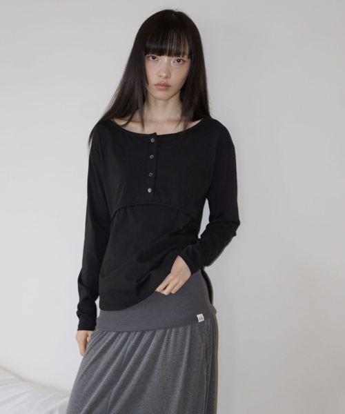 UGLY SHADOW(アグリーシャドウ)の「フラケットリップTシャツ(ブラック)(Tシャツ/カットソー・レディース・その他・FREE)」の1枚目の写真