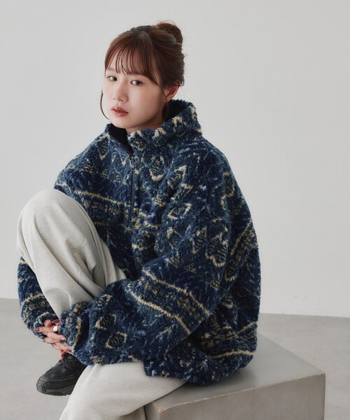DISCOAT(ディスコート)の「【Enlude】総柄ボアリバーシブルブルゾン《ユニセックス》(その他アウター・レディース・ブラウン/ベージュ/ネイビー・MEDIUM/LARGE)」の3枚目の写真