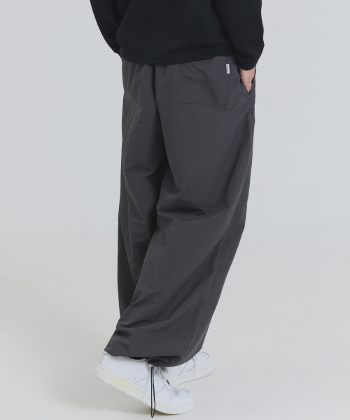 PIANER(ピアネール)の「ナイロンワンタックSTRINGパンツ(チャコール)(スウェットパンツ・レディース・チャコール・MEDIUM/LARGE/X-LARGE)」の3枚目の写真