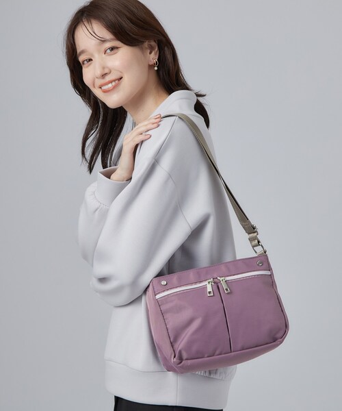 SHOO・LA・RUE(シューラルー)の「【撥水】8ポケットショルダーバッグ(ショルダーバッグ・レディース・ベージュ/ブラック/ライトパープル・00)」の3枚目の写真