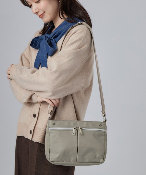 SHOO・LA・RUE(シューラルー)の「【撥水】8ポケットショルダーバッグ(ショルダーバッグ・レディース・ベージュ/ブラック/ライトパープル・00)」の6枚目の写真
