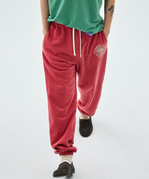 Mardi Mercredi(マルディメクルディ)の「【JEONGHAN着用】【UNISEX】JOGGER PANTS LA FLEUR PIGMENT WASHING / ユニセックス ジョガー パンツ ラ フルール ピグメント ウォッシング(スウェットパンツ・レディース・ブラック/レッド/ブルー/ネイビー・FREE)」の18枚目の写真
