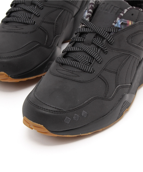 PUMA × ALIFE(プーマ×エーライフ)の「メンズ プーマ×エーライフ リフレクティブ PUMA R698 X ALIFE REFLECTIVE 359801-01(スニーカー・メンズ・ブラック・28cm/27cm/26cm/27.5cm/26.5cm)」の5枚目の写真