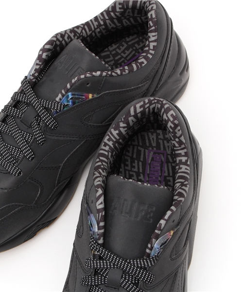 PUMA × ALIFE(プーマ×エーライフ)の「メンズ プーマ×エーライフ リフレクティブ PUMA R698 X ALIFE REFLECTIVE 359801-01(スニーカー・メンズ・ブラック・28cm/27cm/26cm/27.5cm/26.5cm)」の6枚目の写真