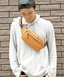 オティアス Otias / シュリンクレザーオイル仕上げヨコ型ボディバッグ