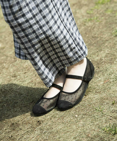 OLIVE des OLIVE（オリーブデオリーブ）の「チュールドット シューズ（バレエシューズ・レディース・オフホワイト/ブラック・SMALL/MEDIUM/LARGE）」の6枚目の写真