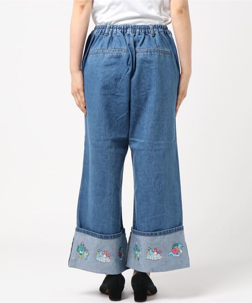 PUNYUS(プニュズ)の「折り返しクラッシュデニムパンツ(デニムパンツ・レディース・ライトインディゴブルー/インディゴブルー・1/2/3/4)」の4枚目の写真