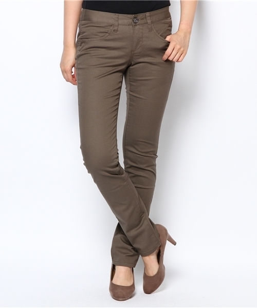 GIORDANO（ジョルダーノ）の「ローライズスリムテーパードチノ（チノパンツ・レディース・ダークベージュ/カーキ/グレー/ブラック/ブラウン・24inch/25inch/26inch/27inch/28inch/29inch/30inch/32inch）」の4枚目の写真