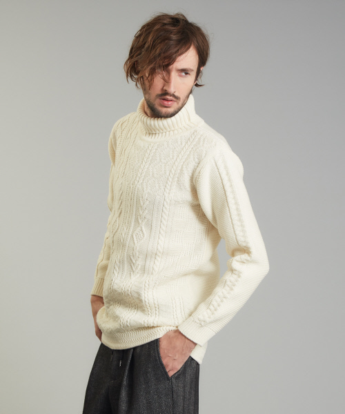 5351 POUR LES HOMMES(ゴーサンゴーイチプールオム)の「ルーガ タートルネックニット(ニット/セーター・メンズ・ブルー/ホワイト/ブラック/グレー/ワイン・44/46/48)」の2枚目の写真