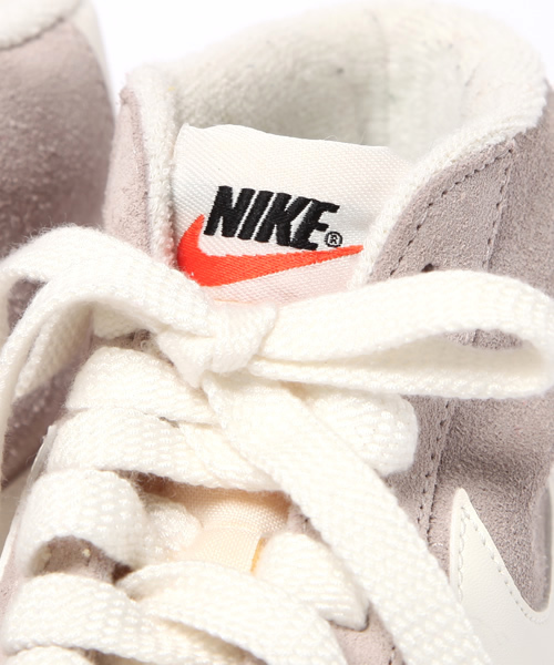 NIKE（ナイキ）の「[ナイキ]NIKE ブレーザーMIDスエード スニーカー ◆（スニーカー・レディース・ライトグレー/レッド・25cm/24.5cm/24cm/23cm/23.5cm/22.5cm）」の14枚目の写真