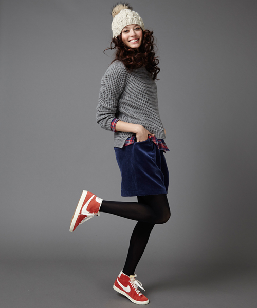 NIKE（ナイキ）の「[ナイキ]NIKE ブレーザーMIDスエード スニーカー ◆（スニーカー・レディース・ライトグレー/レッド・25cm/24.5cm/24cm/23cm/23.5cm/22.5cm）」の4枚目の写真