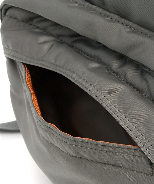 PORTER（ポーター）の「PORTER TANKER DAY PACK <B印 YOSHIDA SELECT>（バックパック/リュック・メンズ・ブラック系その他・ONE SIZE）」の3枚目の写真