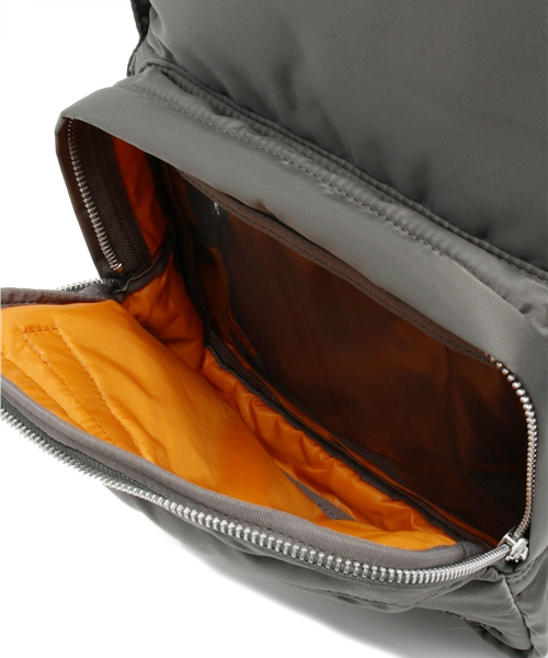 PORTER（ポーター）の「PORTER TANKER DAY PACK <B印 YOSHIDA SELECT>（バックパック/リュック・メンズ・ブラック系その他・ONE SIZE）」の4枚目の写真