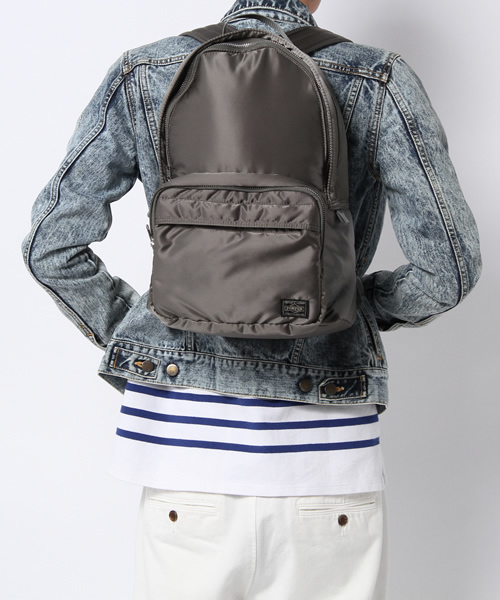 PORTER（ポーター）の「PORTER TANKER DAY PACK <B印 YOSHIDA SELECT>（バックパック/リュック・メンズ・ブラック系その他・ONE SIZE）」の2枚目の写真