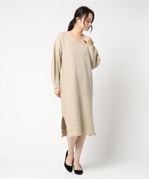 STYLEBLOCK(スタイルブロック)の「鹿の子編みサイドスリットバルキーニットワンピース(ワンピース・レディース・ブラック/オフホワイト/モカ/杢グレー/オレンジ系その他/ライトベージュ・M)」の5枚目の写真