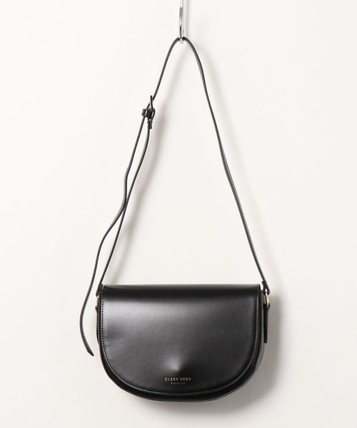 natural couture（ナチュラルクチュール）の「ハーフムーンフラップショルダー（ショルダーバッグ・レディース・ブラック/ベージュ/ピンク・FREE）」の6枚目の写真