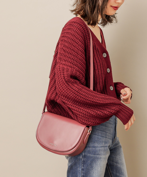 natural couture（ナチュラルクチュール）の「ハーフムーンフラップショルダー（ショルダーバッグ・レディース・ブラック/ベージュ/ピンク・FREE）」の7枚目の写真