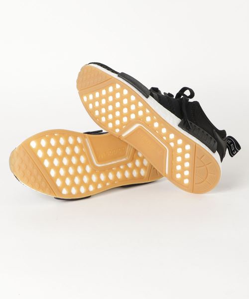 adidas Originals（アディダスオリジナルス）の「adidas Originals/アディダス オリジナルス NMD_R1/エヌエムディー アール1（スニーカー・メンズ・ブラック×ホワイト・25cm/23.5cm/26.5cm/25.5cm/26cm/24.5cm/27.5cm/23cm/24cm/27cm/28cm/22.5cm）」の3枚目の写真