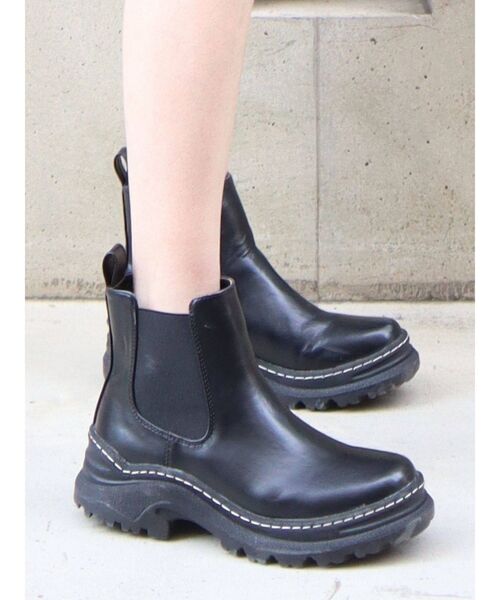 EMODA(エモダ)の「サイドゴアバルキーシューズ(ブーツ・レディース・ブラック・SMALL/MEDIUM/LARGE)」の4枚目の写真