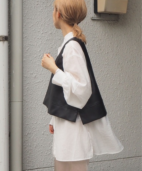 tiptop（ティップトップ）の「2020AW レザー深Vネックベスト（ベスト・レディース・アイボリー/ブラック/グリーン・FREE）」の14枚目の写真