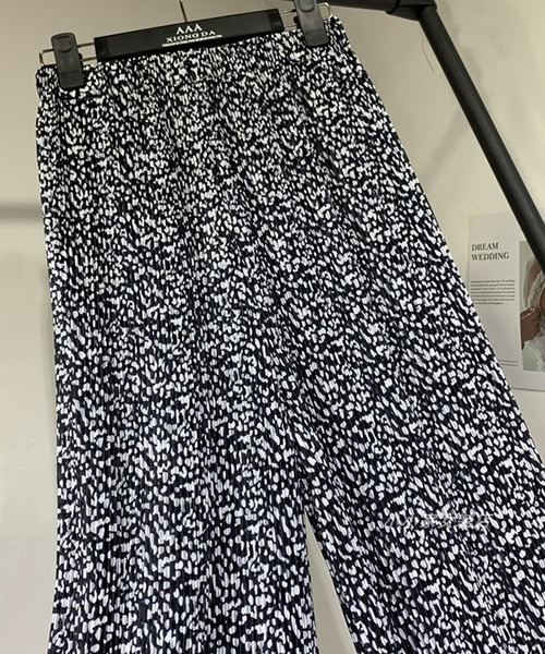 SMILE ORCHID(スマイルオーキッド)の「セルフカットワイドプリーツ柄パンツ(その他パンツ・レディース・ブラック系その他/グリーン系その他/ブラック系その他2/ターコイズブルー/ブラック系その他3/ブルー系その他3/ピンク系その他3/ブラウン系その他3/グリーン系その他3/ブラック系その他4/ブラウン系その他4/ブラック系その他5/ホワイト系その他5/グリーン系その他6/ブルー系その他6/イエロー系その他6/ブラック系その他7/ブラック・FREE)」の3枚目の写真