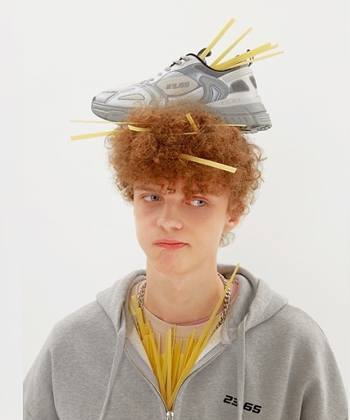 23.65（イーシプサムチョンユクオ）の「【23.65/イーシプサムチョンユクオ】PIPER スニーカー（スニーカー・レディース・ホワイト/ブラック/ダークグレー・24cm/25cm/23㎝）」の7枚目の写真