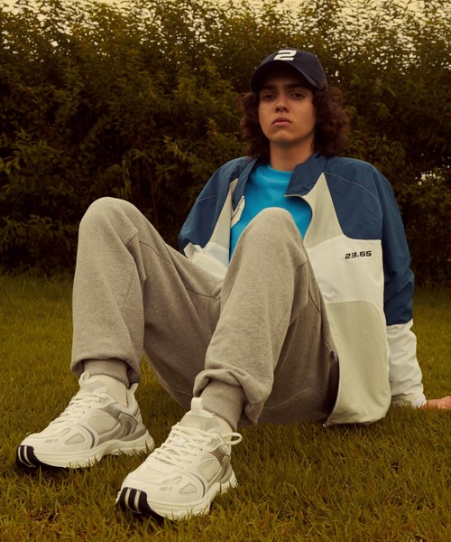 23.65（イーシプサムチョンユクオ）の「【23.65/イーシプサムチョンユクオ】PIPER スニーカー（スニーカー・レディース・ホワイト/ブラック/ダークグレー・24cm/25cm/23㎝）」の4枚目の写真