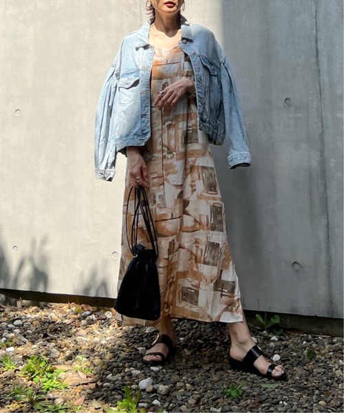 y/m by Yukie（イムバイユキエ）の「アート柄キャミワンピース（ワンピース・レディース・グレー/オレンジ・FREE）」の2枚目の写真