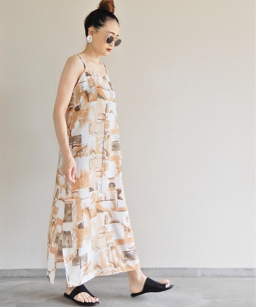 y/m by Yukie（イムバイユキエ）の「アート柄キャミワンピース（ワンピース・レディース・グレー/オレンジ・FREE）」の7枚目の写真