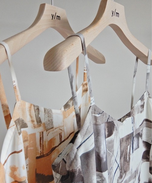 y/m by Yukie（イムバイユキエ）の「アート柄キャミワンピース（ワンピース・レディース・グレー/オレンジ・FREE）」の21枚目の写真