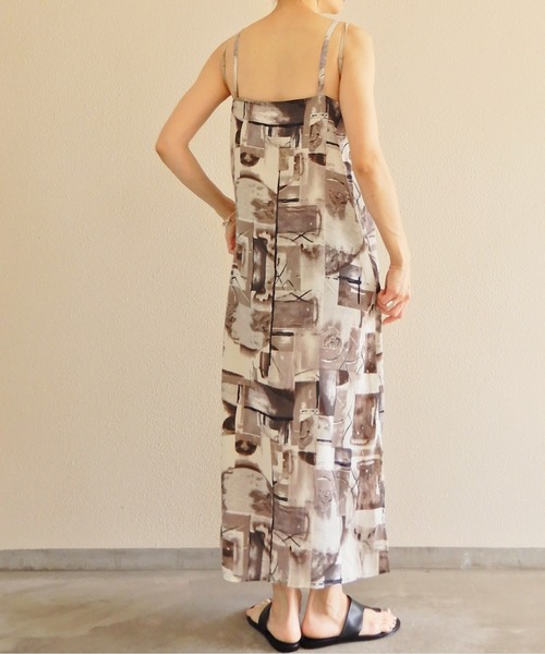 y/m by Yukie（イムバイユキエ）の「アート柄キャミワンピース（ワンピース・レディース・グレー/オレンジ・FREE）」の14枚目の写真