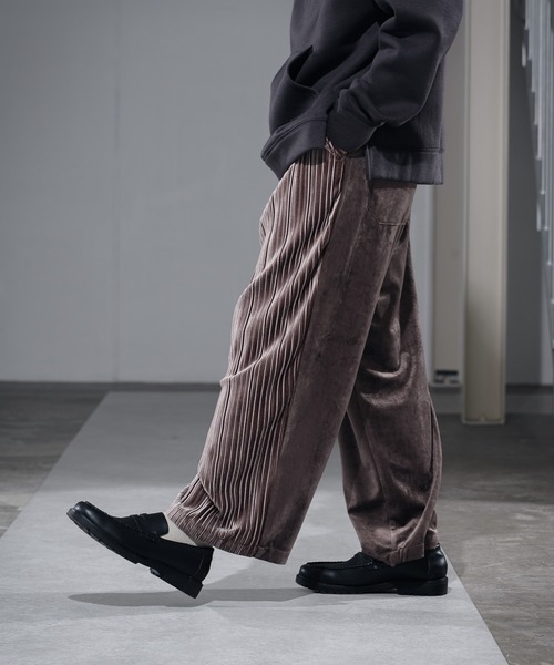 CASPER JOHN（キャスパージョン）の「Pleats Switch Velor Pants/プリーツスイッチベロアパンツ（その他パンツ・メンズ・ブラウン/ブラック・SMALL/MEDIUM/LARGE）」の11枚目の写真