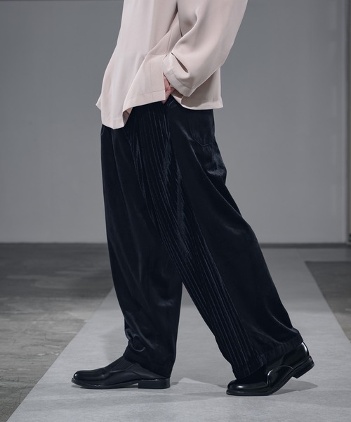 CASPER JOHN（キャスパージョン）の「Pleats Switch Velor Pants/プリーツスイッチベロアパンツ（その他パンツ・メンズ・ブラウン/ブラック・SMALL/MEDIUM/LARGE）」の5枚目の写真