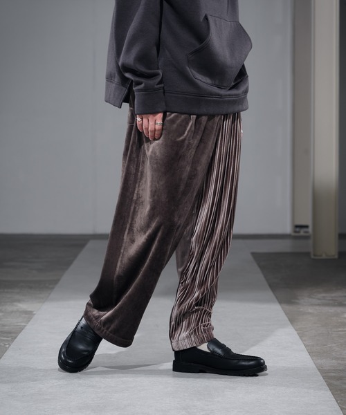 CASPER JOHN（キャスパージョン）の「Pleats Switch Velor Pants/プリーツスイッチベロアパンツ（その他パンツ・メンズ・ブラウン/ブラック・SMALL/MEDIUM/LARGE）」の10枚目の写真