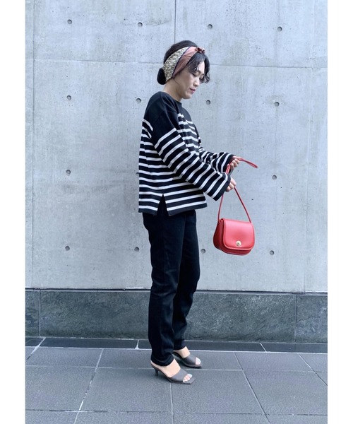 MADEMOISELLE ROPE'(マドモアゼル ロペ)の「オーバーサイズボーダーロングスリーブカットソー(Tシャツ/カットソー・レディース・ブラック/ホワイト・38)」の3枚目の写真