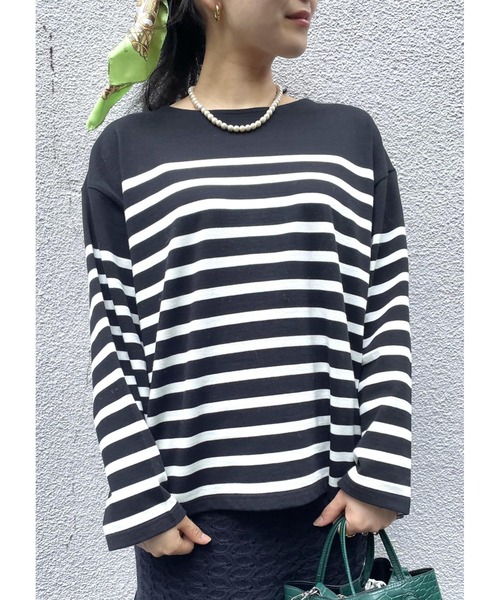 MADEMOISELLE ROPE'(マドモアゼル ロペ)の「オーバーサイズボーダーロングスリーブカットソー(Tシャツ/カットソー・レディース・ブラック/ホワイト・38)」の4枚目の写真