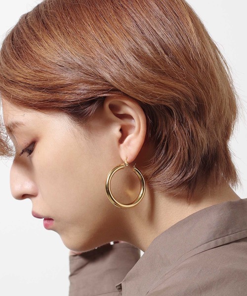 Taaii(ターイ)の「Taaii : BIG HOOP PIERCE / ビックフープピアス(ピアス(両耳用)・レディース・シルバー/ゴールド・ONE SIZE)」の8枚目の写真