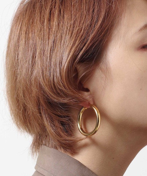 Taaii(ターイ)の「Taaii : BIG HOOP PIERCE / ビックフープピアス(ピアス(両耳用)・レディース・シルバー/ゴールド・ONE SIZE)」の9枚目の写真