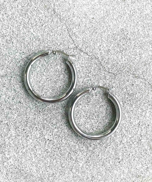 Taaii(ターイ)の「Taaii : BIG HOOP PIERCE / ビックフープピアス(ピアス(両耳用)・レディース・シルバー/ゴールド・ONE SIZE)」の10枚目の写真