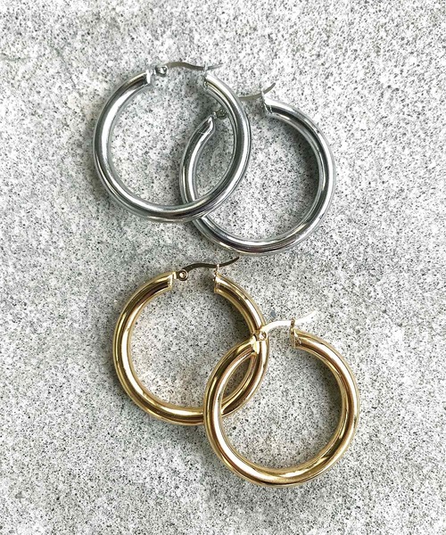 Taaii(ターイ)の「Taaii : BIG HOOP PIERCE / ビックフープピアス(ピアス(両耳用)・レディース・シルバー/ゴールド・ONE SIZE)」の11枚目の写真