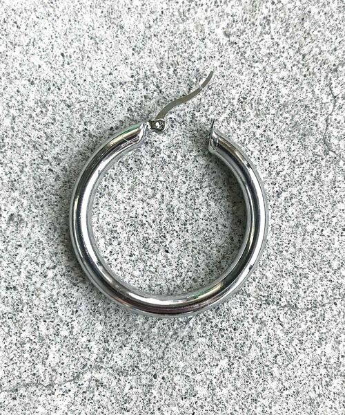 Taaii(ターイ)の「Taaii : BIG HOOP PIERCE / ビックフープピアス(ピアス(両耳用)・レディース・シルバー/ゴールド・ONE SIZE)」の12枚目の写真