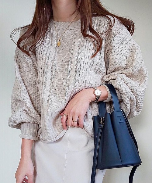 CIENA（シエナ）の「ボリュームスリーブケーブルニット（ニット/セーター・レディース・オフホワイト/チャコール/ベージュ/グリーン・FREE）」の3枚目の写真