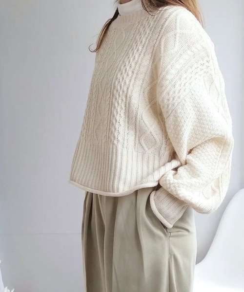 CIENA（シエナ）の「ボリュームスリーブケーブルニット（ニット/セーター・レディース・オフホワイト/チャコール/ベージュ/グリーン・FREE）」の2枚目の写真