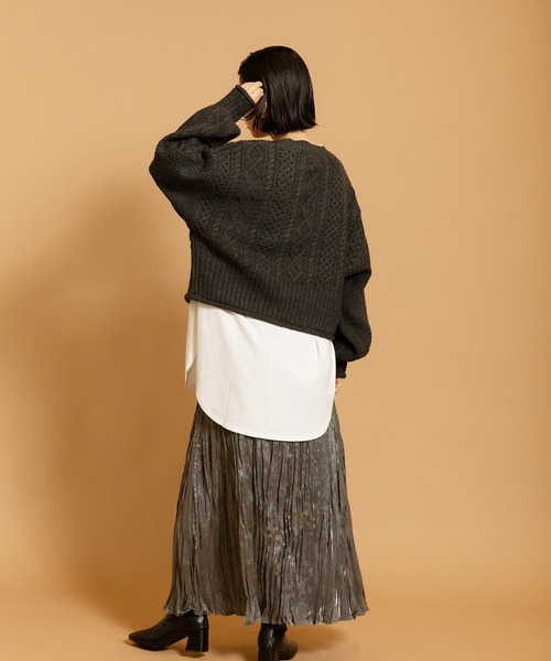 CIENA（シエナ）の「ボリュームスリーブケーブルニット（ニット/セーター・レディース・オフホワイト/チャコール/ベージュ/グリーン・FREE）」の5枚目の写真