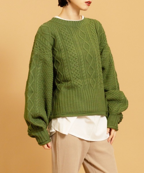 CIENA（シエナ）の「ボリュームスリーブケーブルニット（ニット/セーター・レディース・オフホワイト/チャコール/ベージュ/グリーン・FREE）」の6枚目の写真
